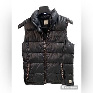 Victoria Secret PINK 🌟❄️Small black puffer VEST by VS Pink!❄️